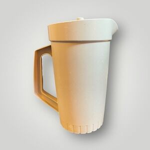 Tupperware Vintage 2 Quart Pitcher MCM Almond Tan Push Button Lid 800-12 Retro